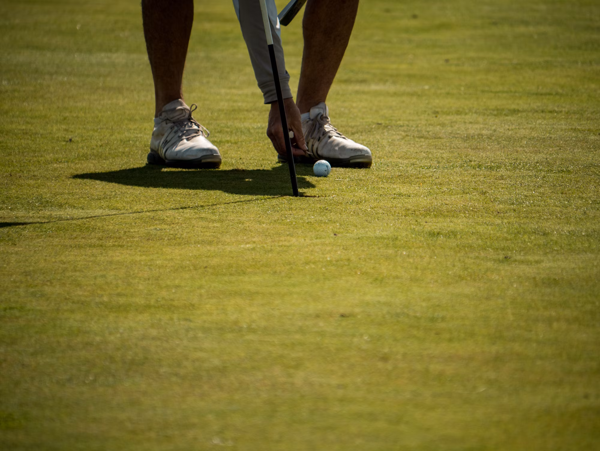 Exploring the Evolution of Golf Equipment: From Wooden Clubs to High-Tech Innovations